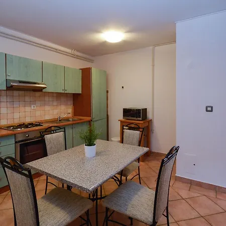 Apartment Pula 19 *